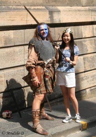 Braveheart Street Artist with a Smiling Lady, Edinburgh