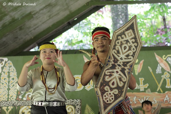 mari-mari-cultural-village-dancers