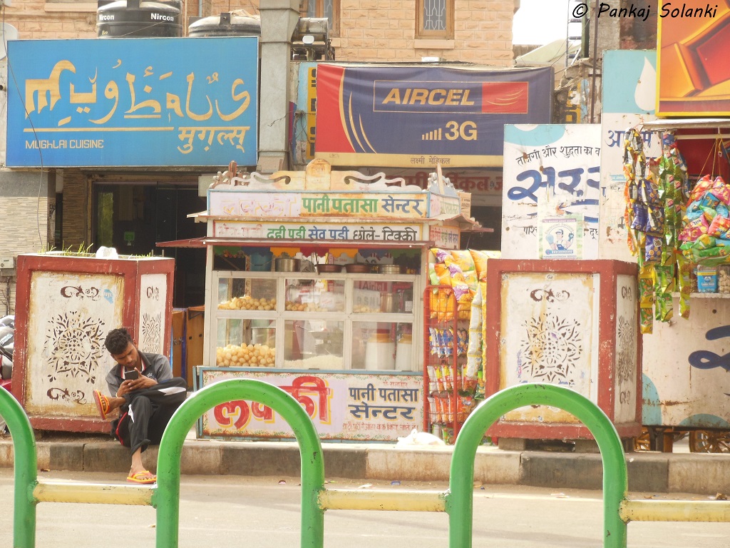 food stalls near shastri circle