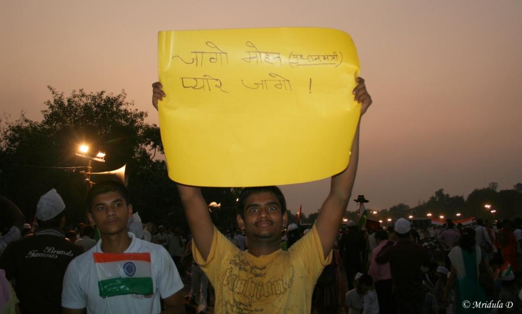 A Young Man Holding a Hindi Slogan at Ramlila Maidan