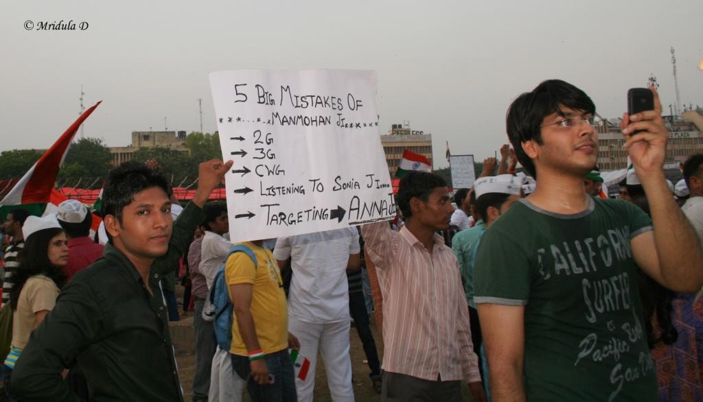 Slogans Galore at Anna Hazare's Fast at Ramlila Maidan