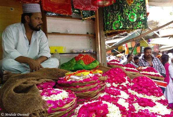 Flowers for sale to be offered at the Dargah at Ajmer, Rajasthan, India