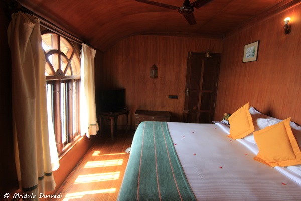 bedroom-kumarakom-lake-resort-houseboat
