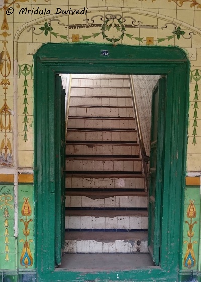 narrow-stairs-chandni-chowk