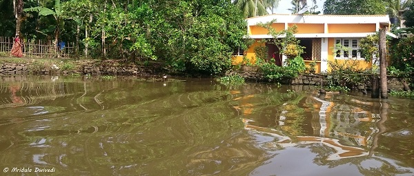 yellow-house-kerala-backwaters