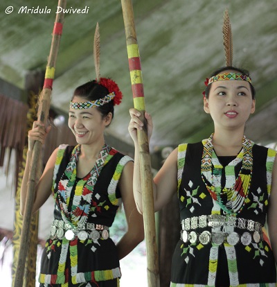 dancers-mari-mari-cultural-village