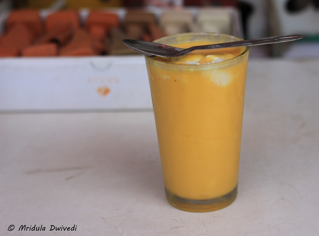 mango-lassi-food-walk-chandni-chowk