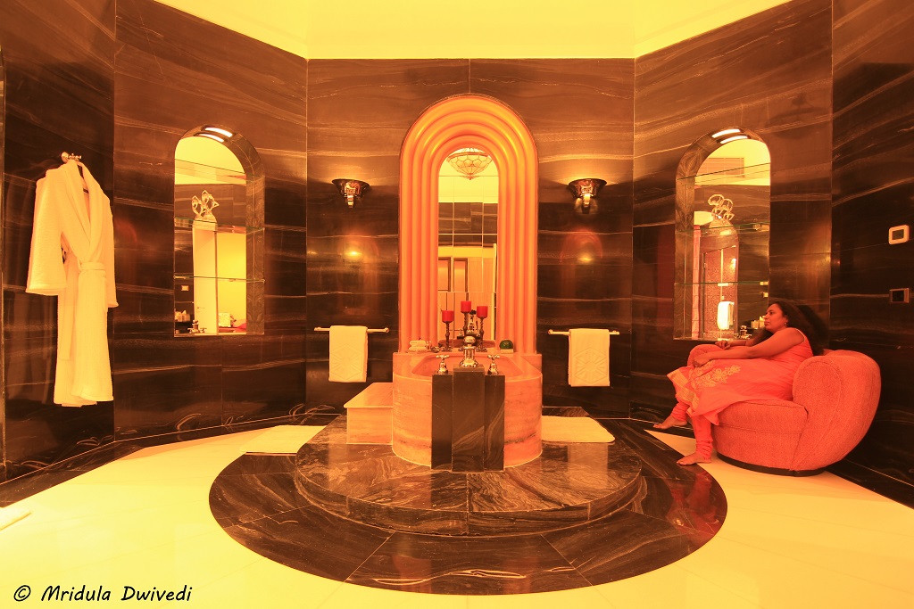bathtub-maharani-suite-umaid-bhawan-palace