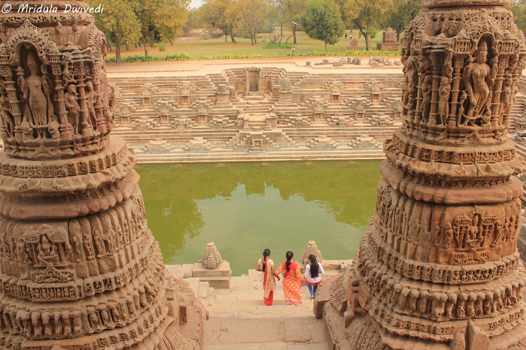 huge-pillars-sun-temple-modhera