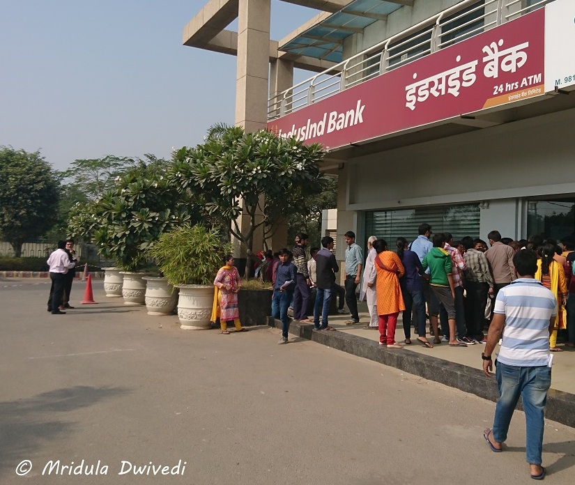 queue-indusind-bank-gurgaon