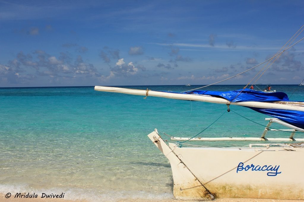 island-hopping-in-boracay