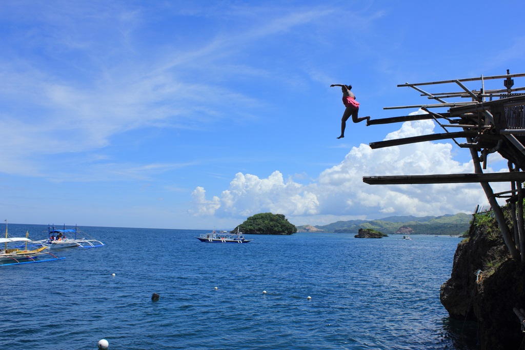 magic-island-cliff-jumping-boracay