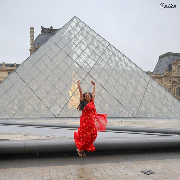 woman-red-sari-louvre